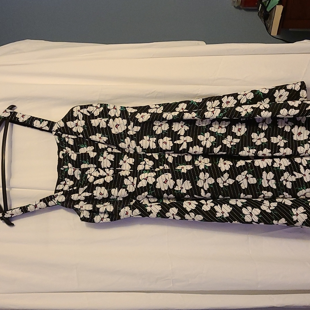Torrid Dress empire waist 14, white flowers